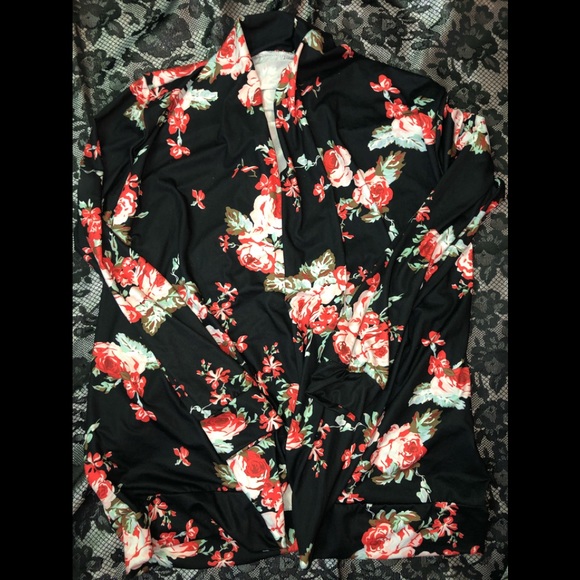 Sweaters - 🔥❤️Cute floral cardigan 🔥❤️